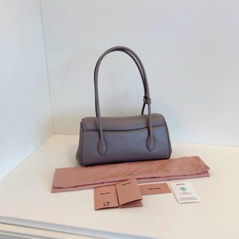 MiuMiu 大象灰金扣法棍Hobo腋下包 28*16*13 全新配件保卡塵袋-5