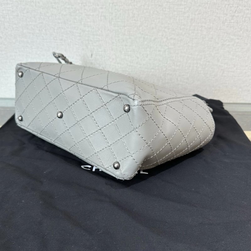 CHANEL 灰色銀扣菱格紋手提托特包 26*24*11 98新配件塵袋-4