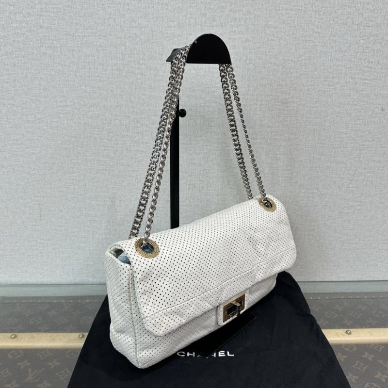 CHANEL 2.55白色鏤空法棍肩背鏈條包 29*13*13 99新配件塵袋卡册保卡-1