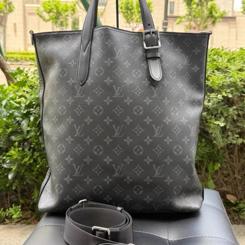 LV tote explorer 男款公事包手提包 肩背包黑武士35*10*41 99新配件塵袋-0