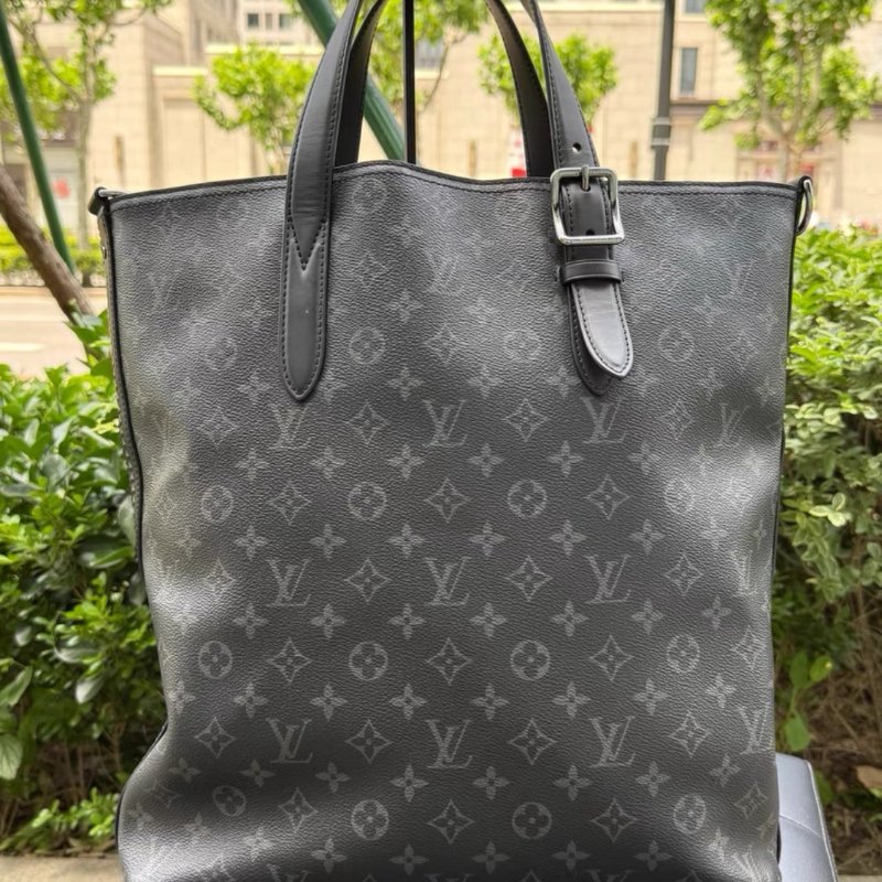 LV tote explorer 男款公事包手提包 肩背包黑武士35*10*41 99新配件塵袋-5