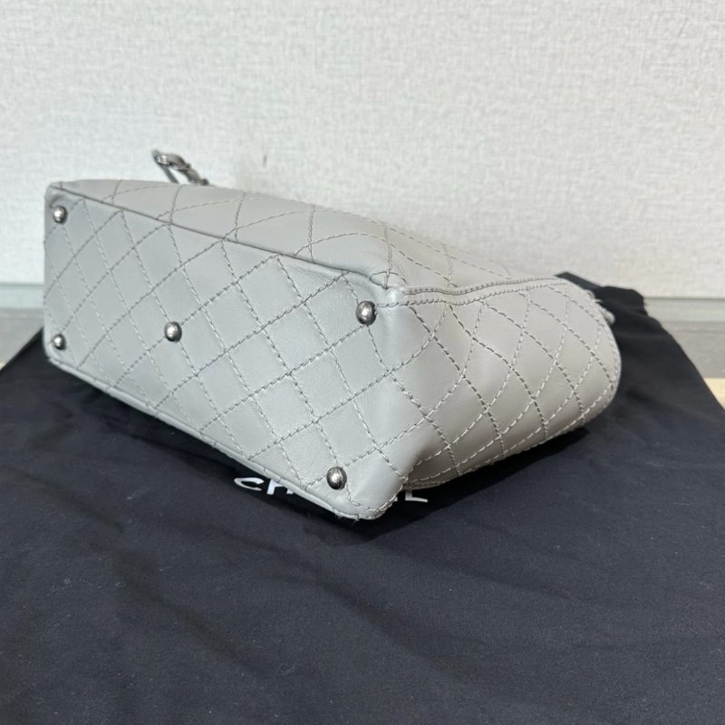 CHANEL 灰色銀扣菱格紋手提托特包 26*24*11 98新配件塵袋-5