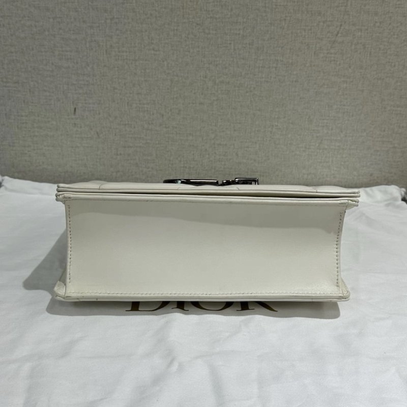 DIOR 白色藤格紋蒙田30肩背斜背鏈條包 25*16*9 99新配件塵袋-4
