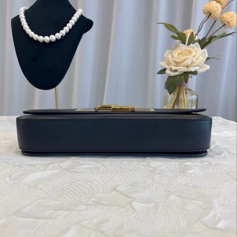 Fendi 黑金肩背包27*13*4 99新 配件塵袋-6