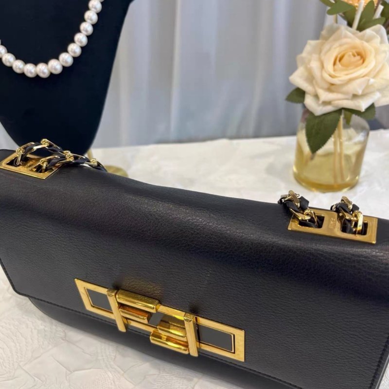 Fendi 黑金肩背包27*13*4 99新 配件塵袋-7