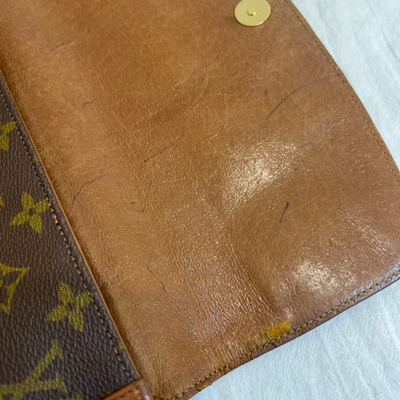 Lv 紅皮信封手拿包-21