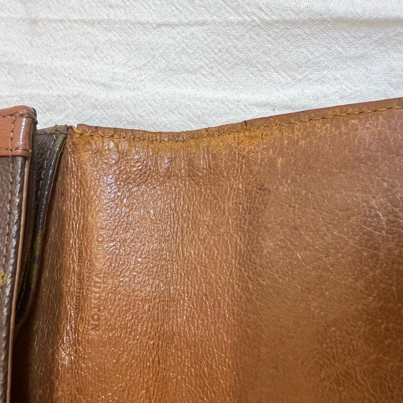 Lv 紅皮信封手拿包-22