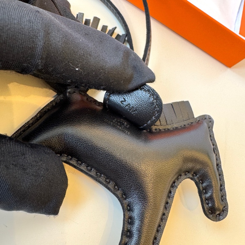 Hermes 黑馬掛件 Z刻-4