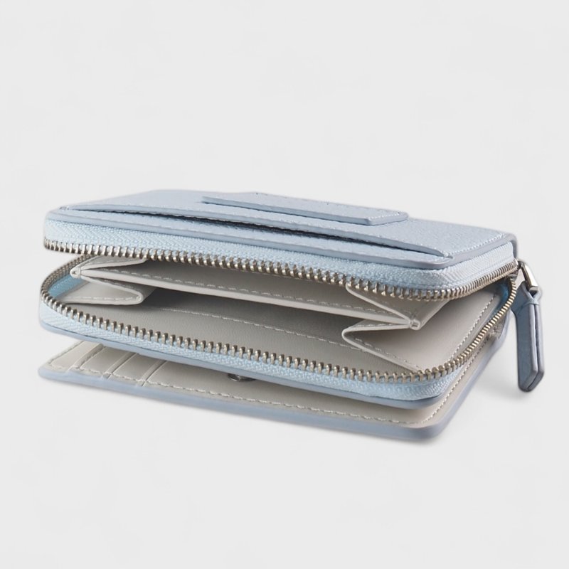 全新 MARC JACOBS 經典LOGO壓印輕奢皮革迷你短夾(柔霧藍 新款)-8