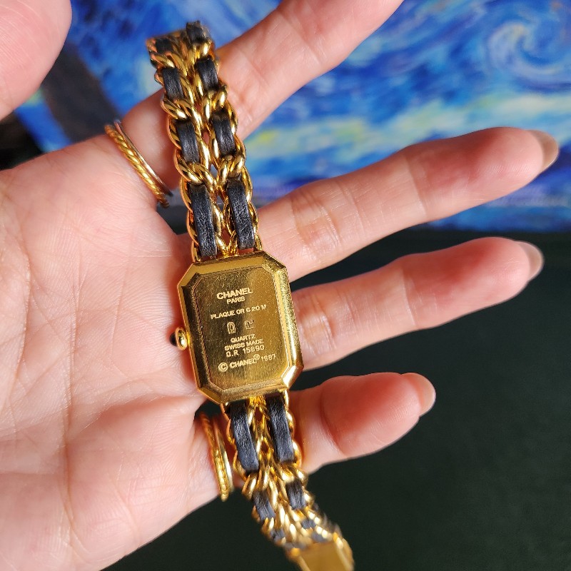 小香24k鍍金手錶 最好的M尺寸 五金亮晶晶 皮帶有氧化斷裂 去副廠一樣是真羊皮只要約6000多 所以甜價 金色部分沒什麼氧化-1