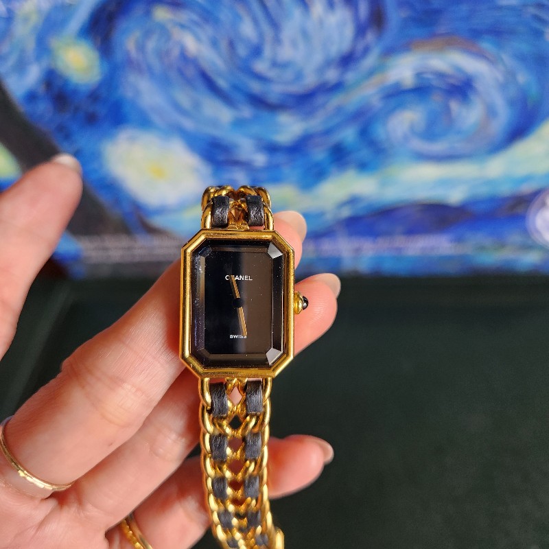 小香24k鍍金手錶 最好的M尺寸 五金亮晶晶 皮帶有氧化斷裂 去副廠一樣是真羊皮只要約6000多 所以甜價 金色部分沒什麼氧化-14