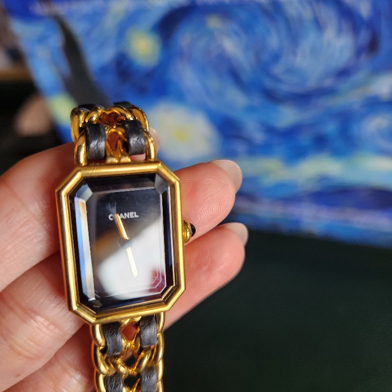 小香24k鍍金手錶 最好的M尺寸 五金亮晶晶 皮帶有氧化斷裂 去副廠一樣是真羊皮只要約6000多 所以甜價 金色部分沒什麼氧化-15