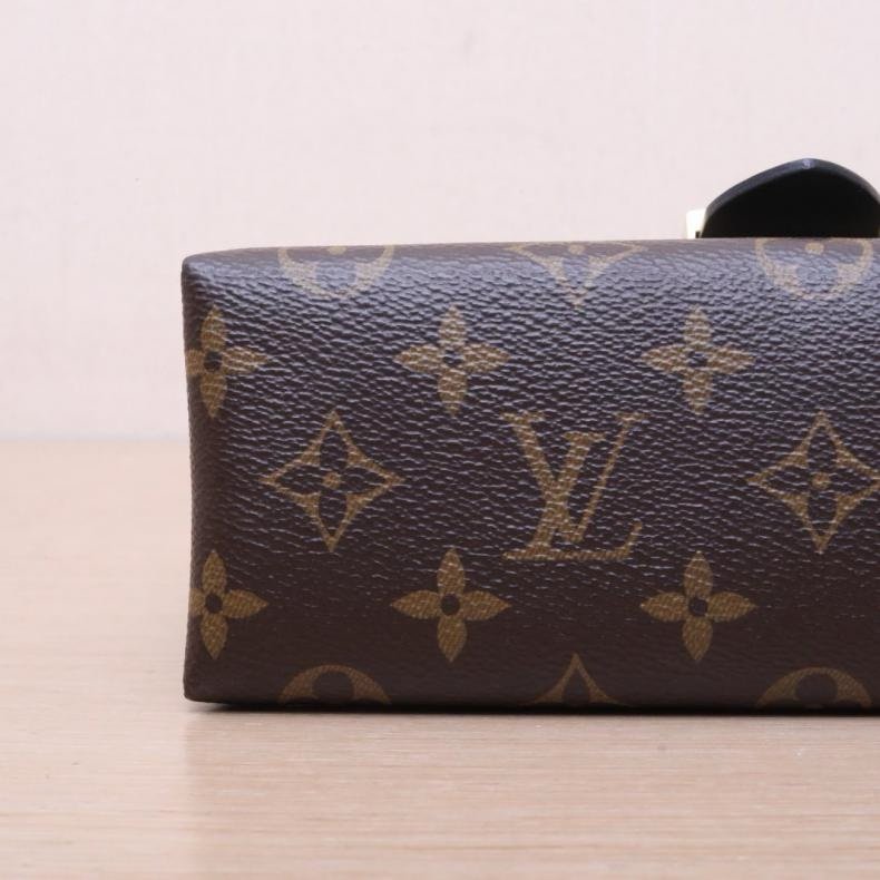 LOUIS VUITTON(路易威登) Locky BB 鎖頭包 黑色 PVC 金扣 2019-11