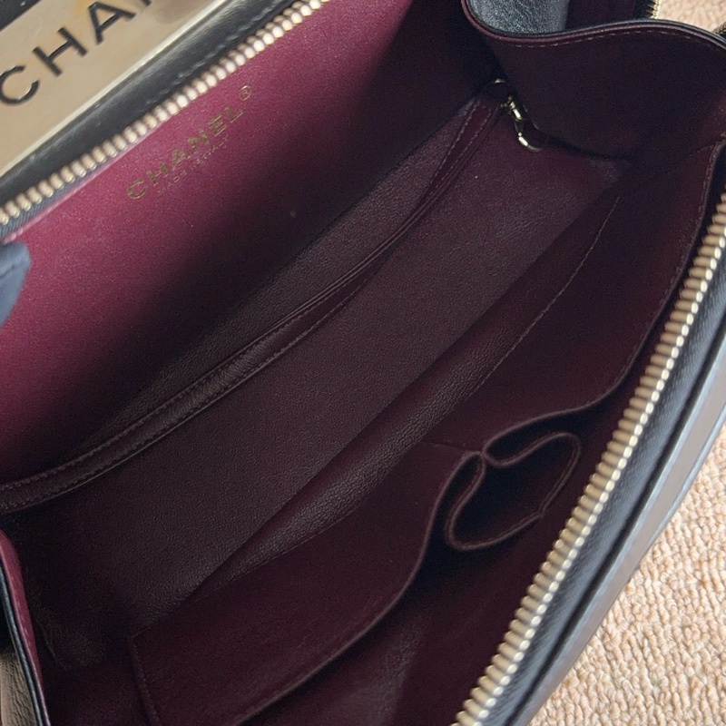 【近新閒置品】Chanel 香奈兒 24開黑金羊皮Trendycc小號保齡球鏈條包-11