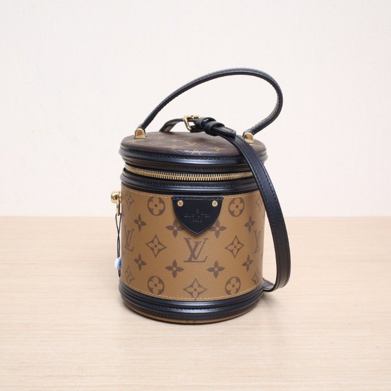 LOUIS VUITTON(路易威登) CANNES 圓桶包 拼色 PVC 晶片 老花-9