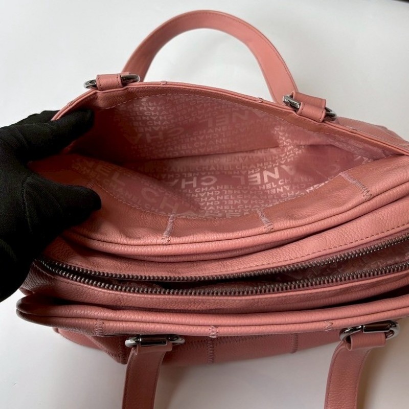 Chanel 粉色荔枝皮方格肩背波士頓包-16
