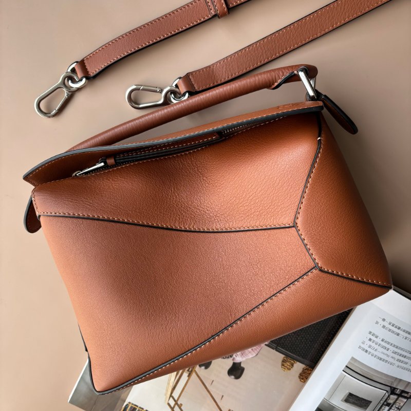 ::LOEWE:: PUZZLE小型 焦糖色 小牛皮 Puzzle 包款 肩背包 手提包 斜背包-0