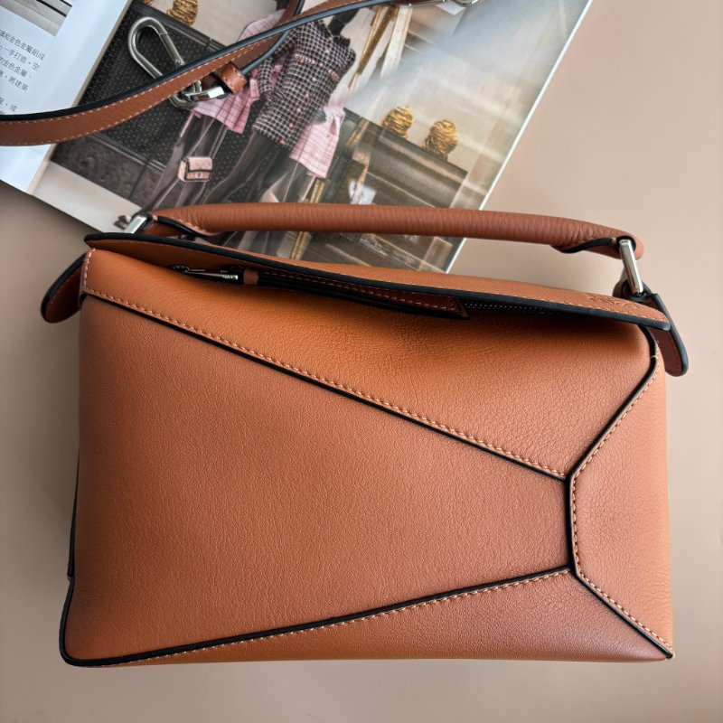 ::LOEWE:: PUZZLE小型 焦糖色 小牛皮 Puzzle 包款 肩背包 手提包 斜背包-3