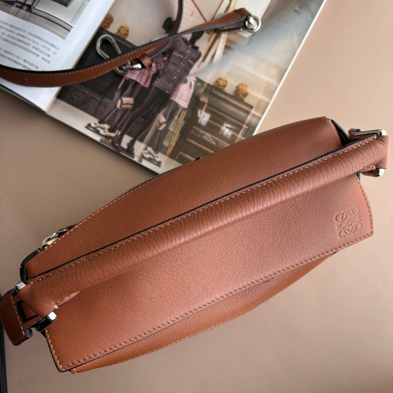 ::LOEWE:: PUZZLE小型 焦糖色 小牛皮 Puzzle 包款 肩背包 手提包 斜背包-4
