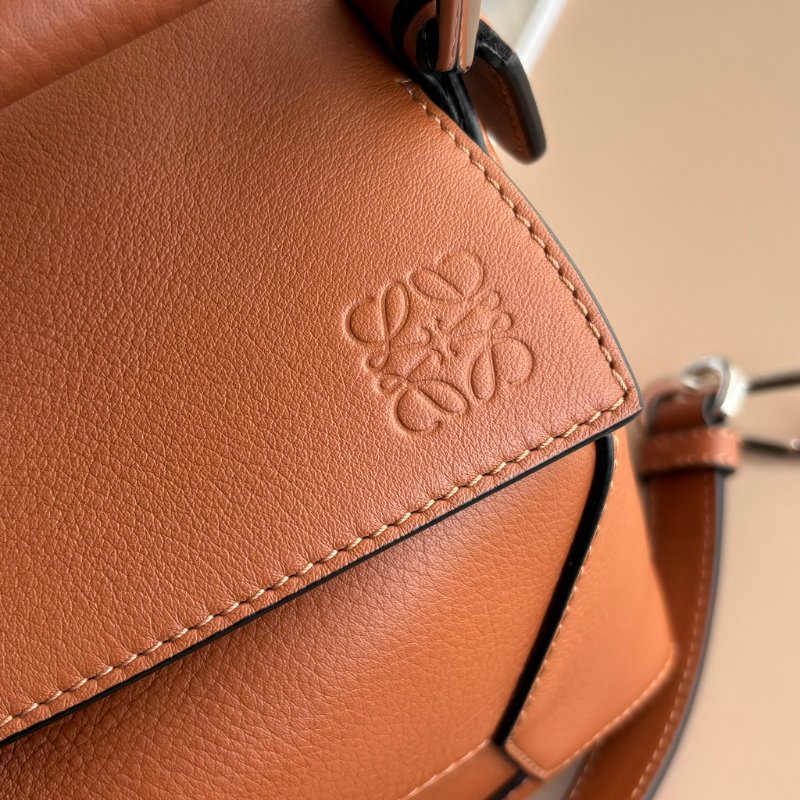 ::LOEWE:: PUZZLE小型 焦糖色 小牛皮 Puzzle 包款 肩背包 手提包 斜背包-6
