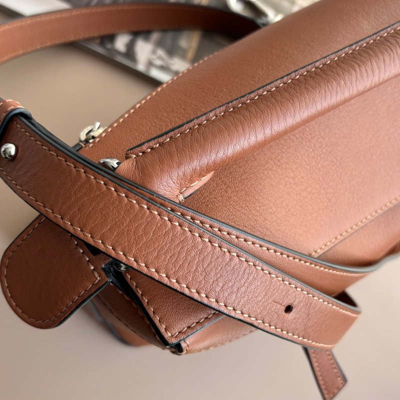::LOEWE:: PUZZLE小型 焦糖色 小牛皮 Puzzle 包款 肩背包 手提包 斜背包-10