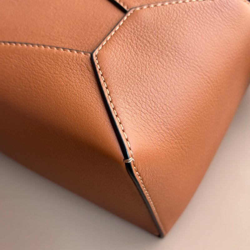 ::LOEWE:: PUZZLE小型 焦糖色 小牛皮 Puzzle 包款 肩背包 手提包 斜背包-16