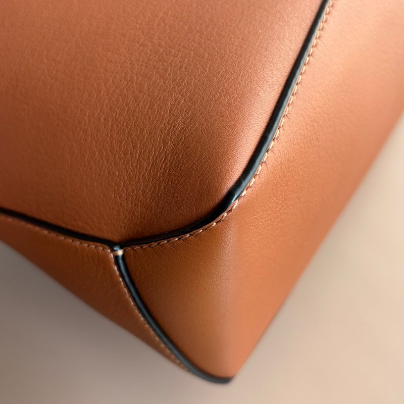 ::LOEWE:: PUZZLE小型 焦糖色 小牛皮 Puzzle 包款 肩背包 手提包 斜背包-17