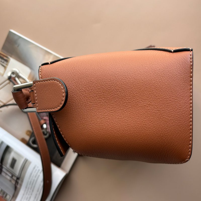 ::LOEWE:: PUZZLE小型 焦糖色 小牛皮 Puzzle 包款 肩背包 手提包 斜背包-20
