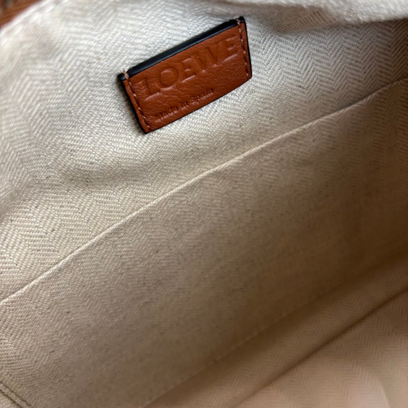 ::LOEWE:: PUZZLE小型 焦糖色 小牛皮 Puzzle 包款 肩背包 手提包 斜背包-24