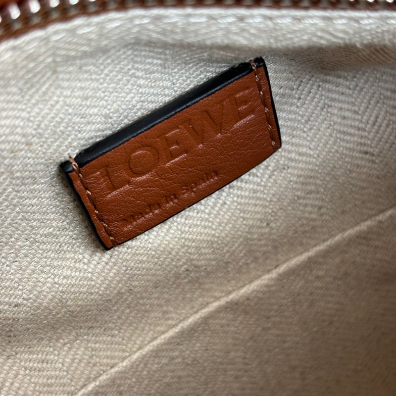 ::LOEWE:: PUZZLE小型 焦糖色 小牛皮 Puzzle 包款 肩背包 手提包 斜背包-25