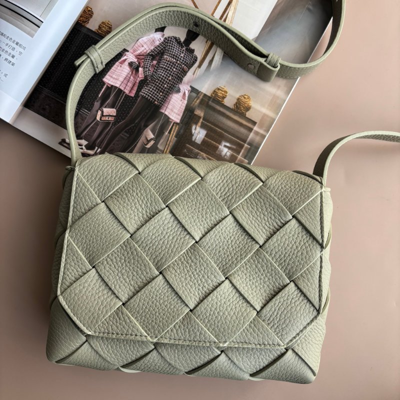 ::Bottega Veneta:: Diago 新款灰綠洞石色 編織斜背包-0