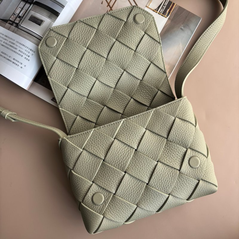 ::Bottega Veneta:: Diago 新款灰綠洞石色 編織斜背包-2