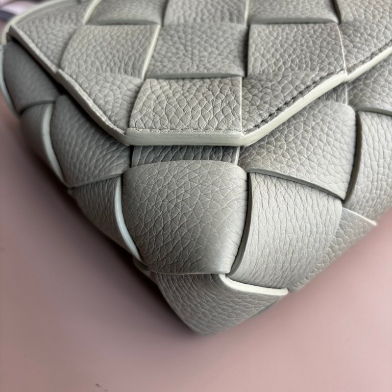 ::Bottega Veneta:: Diago 新款灰綠洞石色 編織斜背包-4