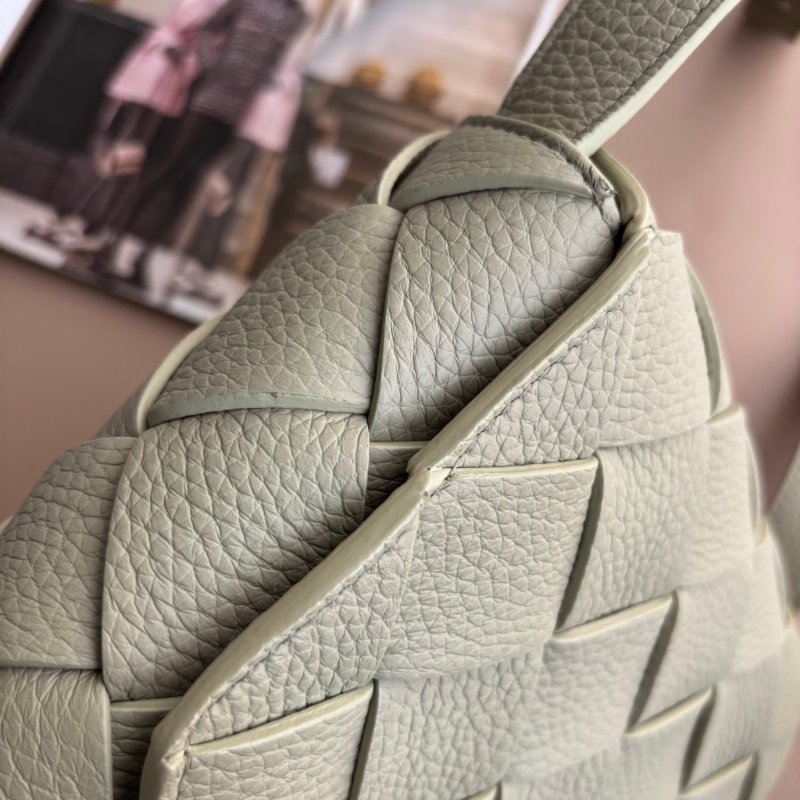 ::Bottega Veneta:: Diago 新款灰綠洞石色 編織斜背包-6