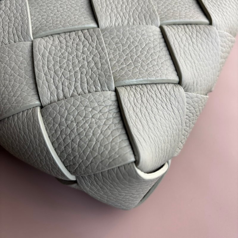 ::Bottega Veneta:: Diago 新款灰綠洞石色 編織斜背包-7