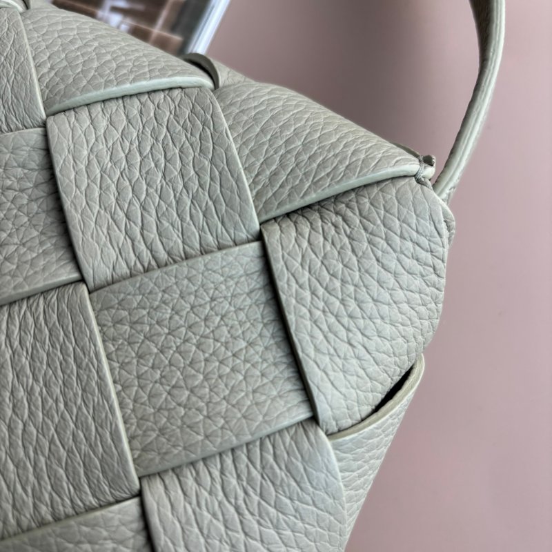 ::Bottega Veneta:: Diago 新款灰綠洞石色 編織斜背包-9