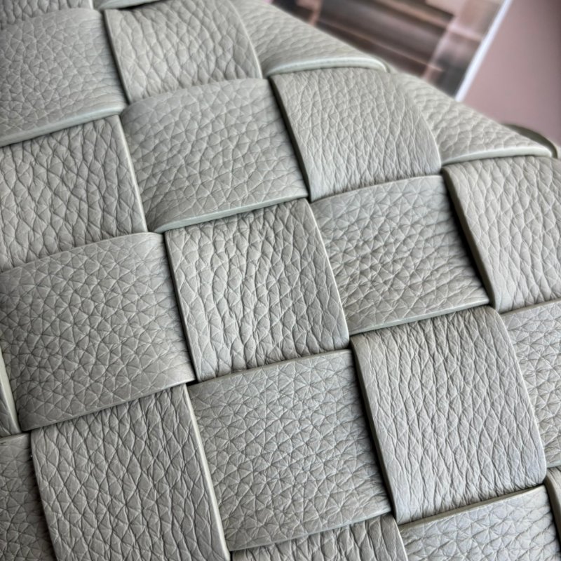 ::Bottega Veneta:: Diago 新款灰綠洞石色 編織斜背包-10