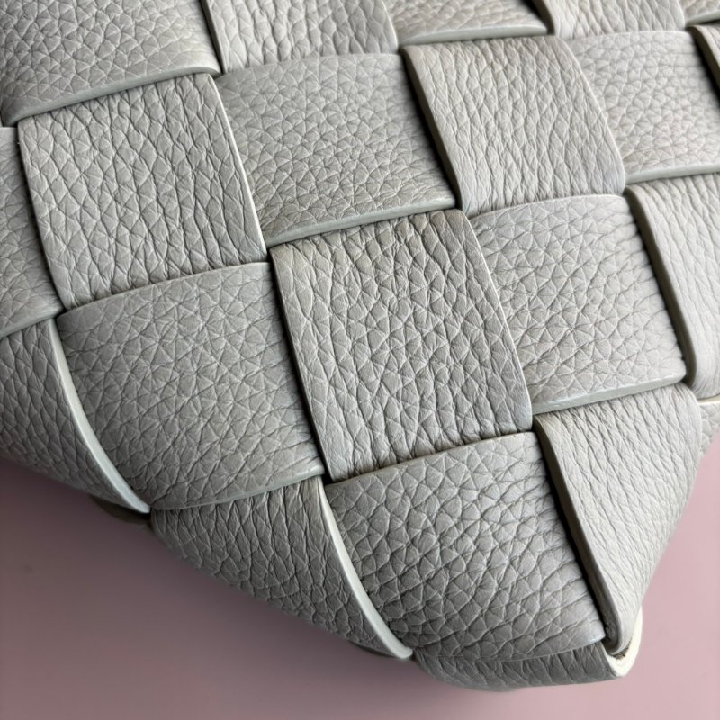 ::Bottega Veneta:: Diago 新款灰綠洞石色 編織斜背包-12