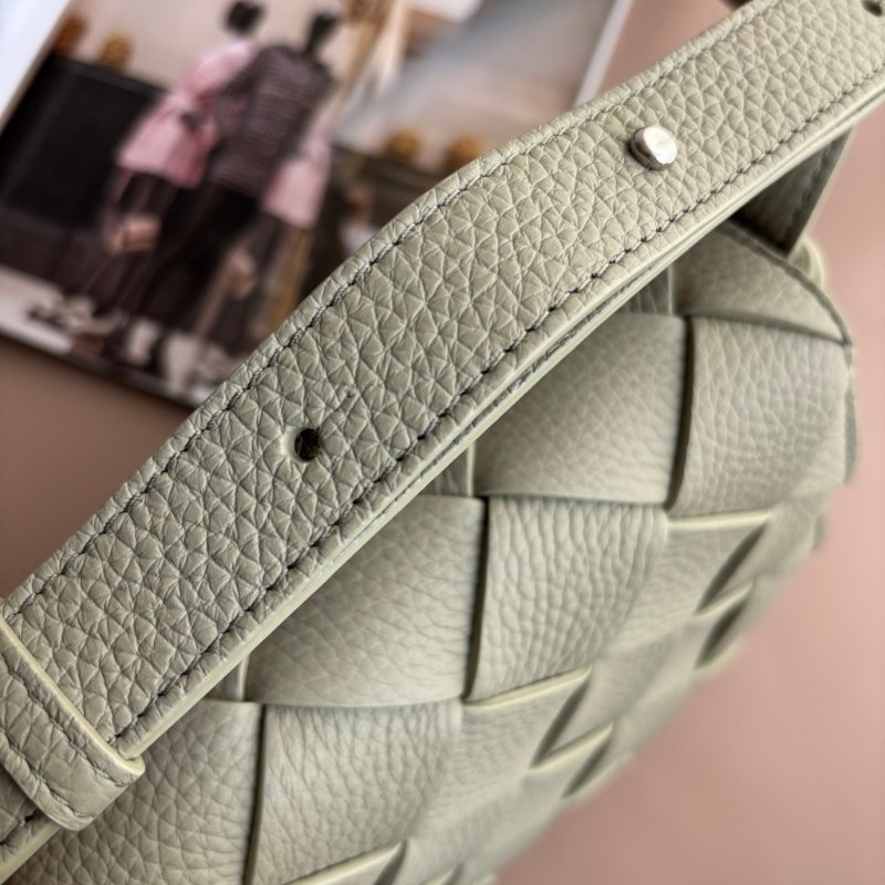 ::Bottega Veneta:: Diago 新款灰綠洞石色 編織斜背包-14