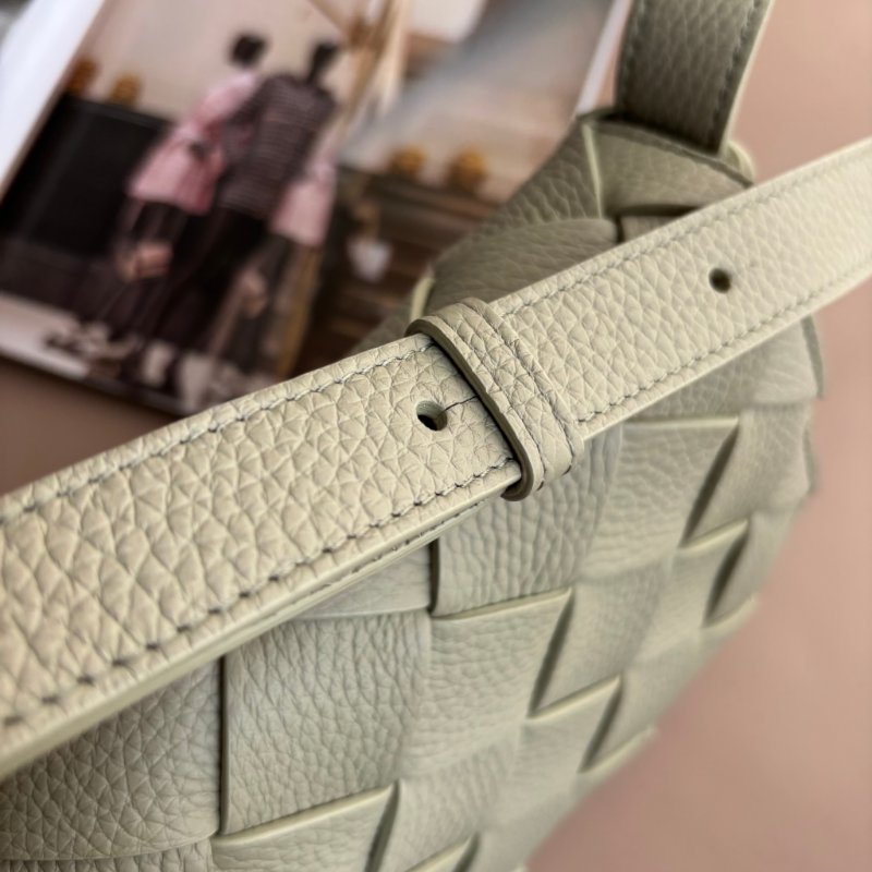 ::Bottega Veneta:: Diago 新款灰綠洞石色 編織斜背包-16
