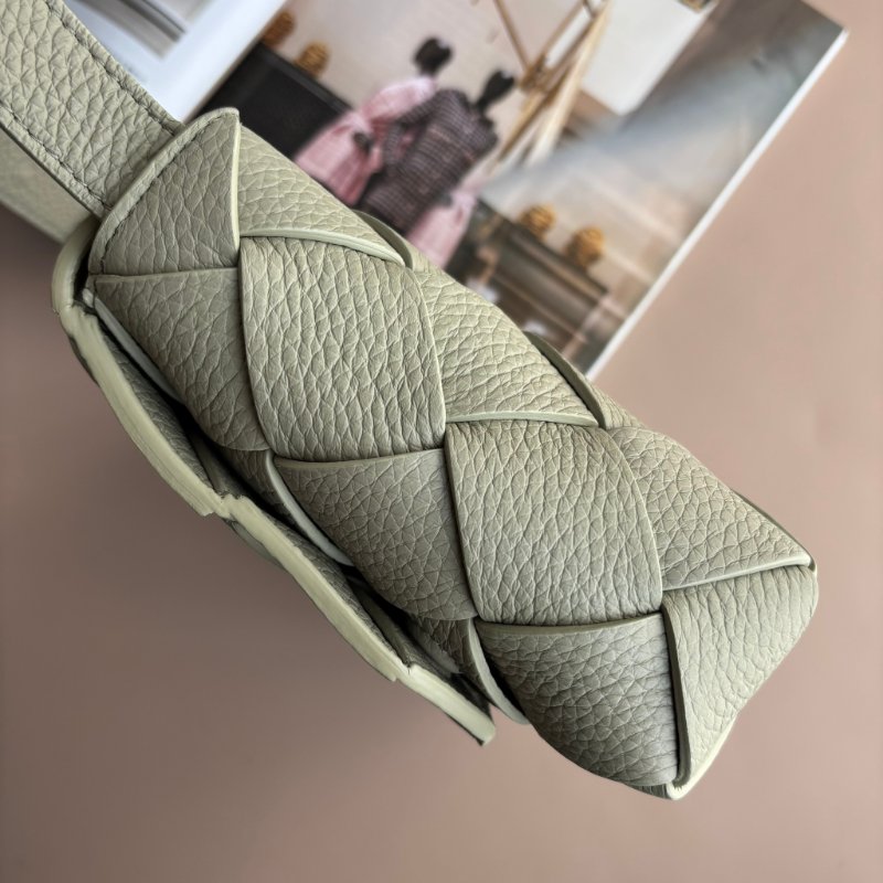 ::Bottega Veneta:: Diago 新款灰綠洞石色 編織斜背包-18