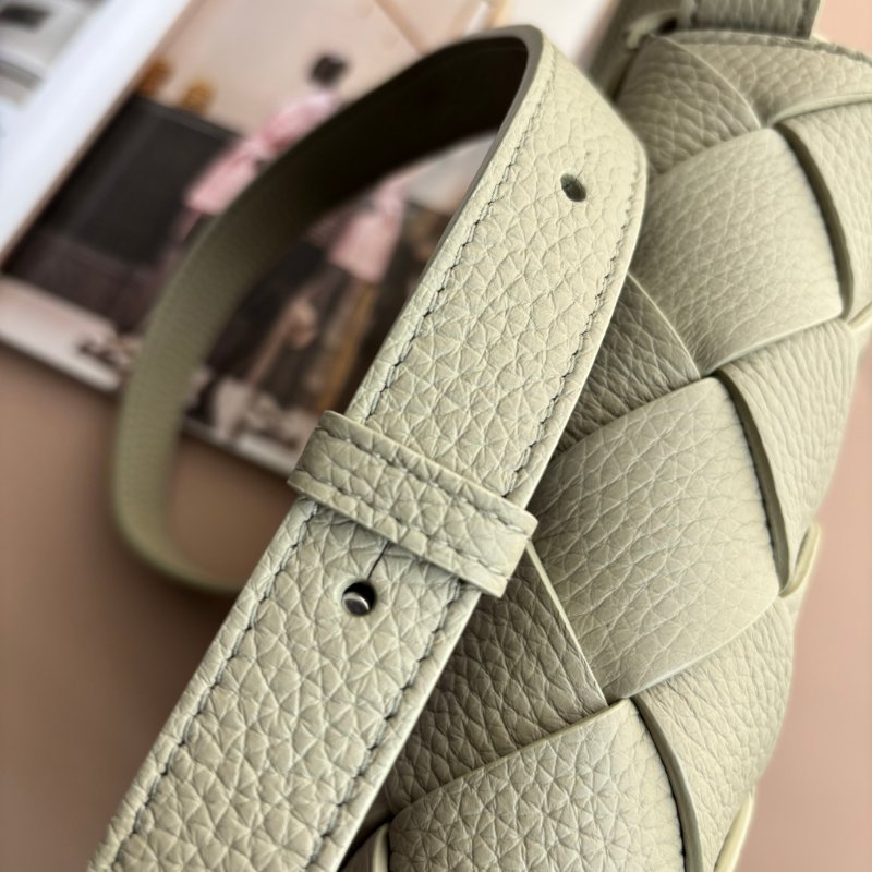 ::Bottega Veneta:: Diago 新款灰綠洞石色 編織斜背包-21