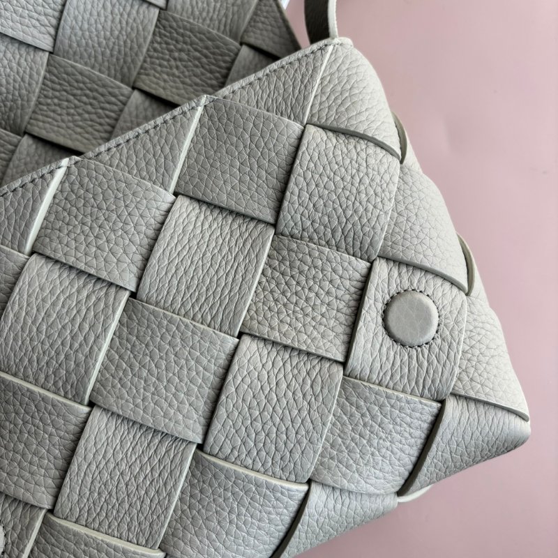 ::Bottega Veneta:: Diago 新款灰綠洞石色 編織斜背包-23