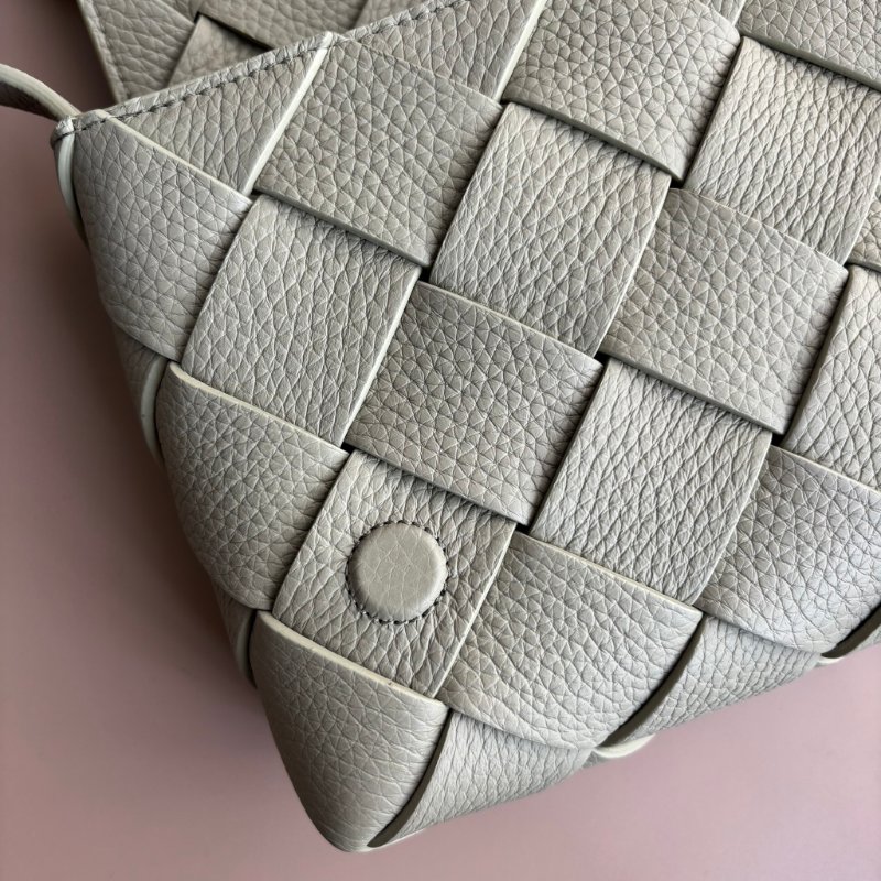 ::Bottega Veneta:: Diago 新款灰綠洞石色 編織斜背包-24