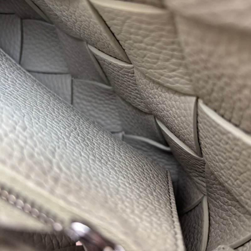 ::Bottega Veneta:: Diago 新款灰綠洞石色 編織斜背包-31