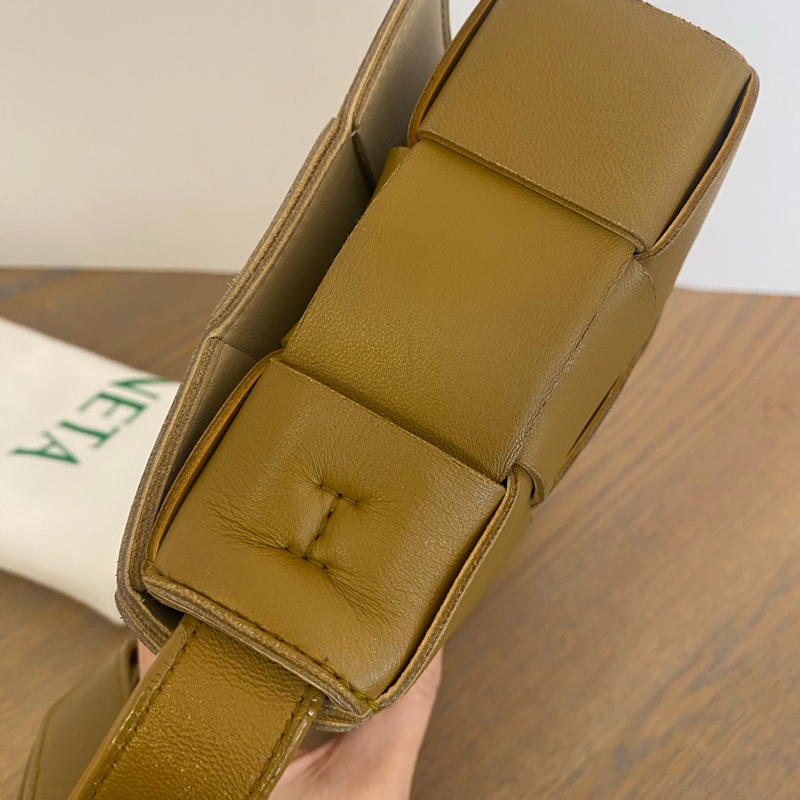 Bottega Veneta 葆碟家cassette芥末棕15格豆腐包-3