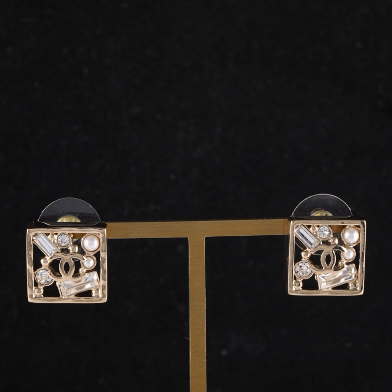 CHANEL(香奈兒)  合金 22C 方塊雙C logo 耳環耳釘-0