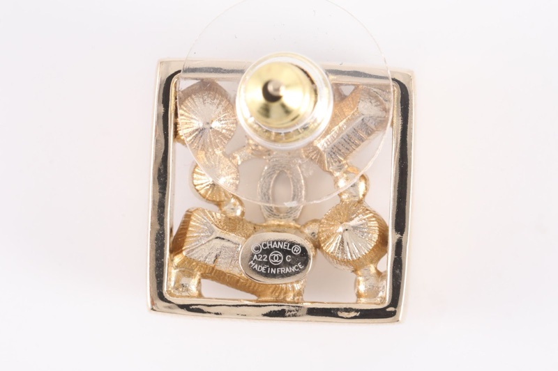 CHANEL(香奈兒)  合金 22C 方塊雙C logo 耳環耳釘-4
