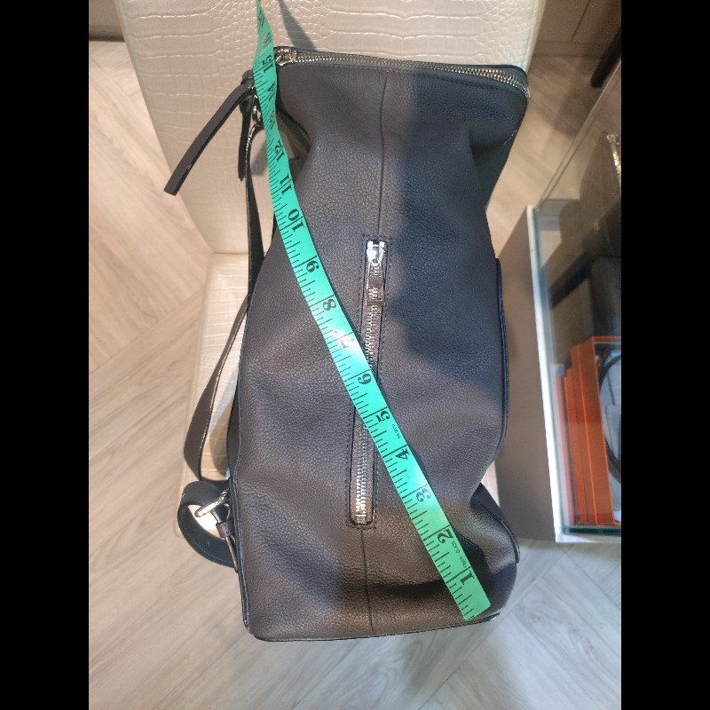 Loewe 灰皮革大後背包-23