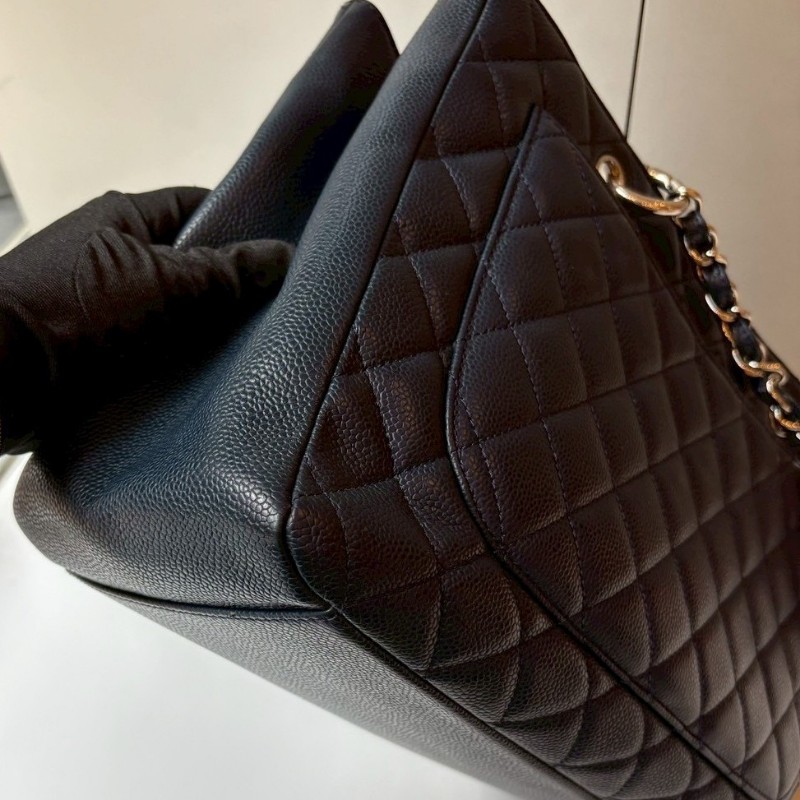 Chanel 銀鍊深藍荔枝皮購物包 GST-5